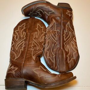 JB Dillon Brown Western Cowboy Boots. Woman’s size 7.5 B